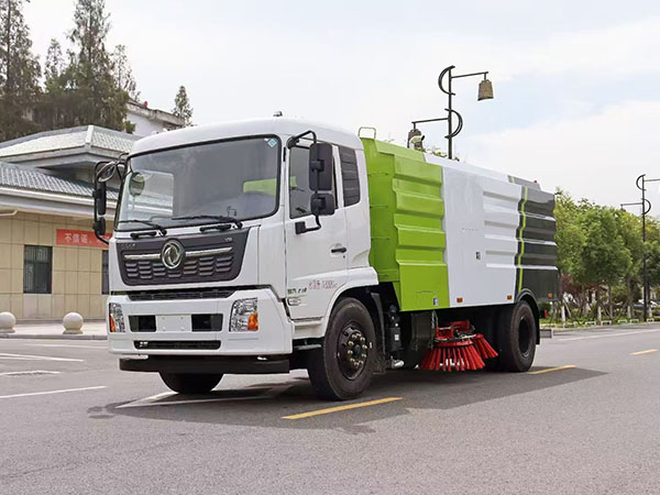 CLW5180TSLD6型扫路车